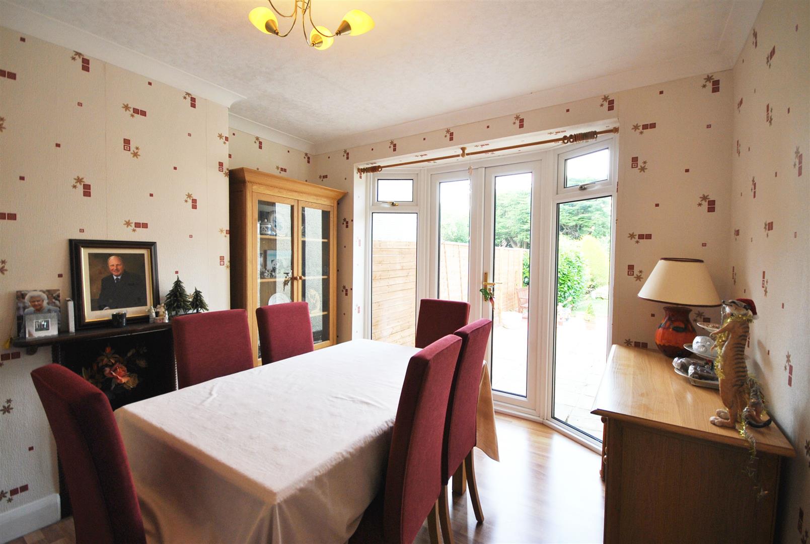 3 Bedrooms, Bungalow - Semi Detached